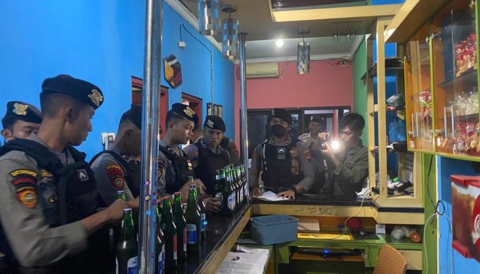 Operasi Pekat Cipta Kondisi Digelar, Polres Pekalongan Sita Ratusan Botol Miras