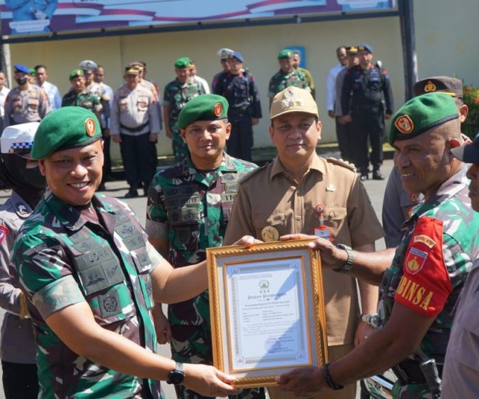 Penghargaan Danrem Wijayakusuma Untuk Babinsa Pekalongan dan Warga Masyarakat Kota Pekalongan