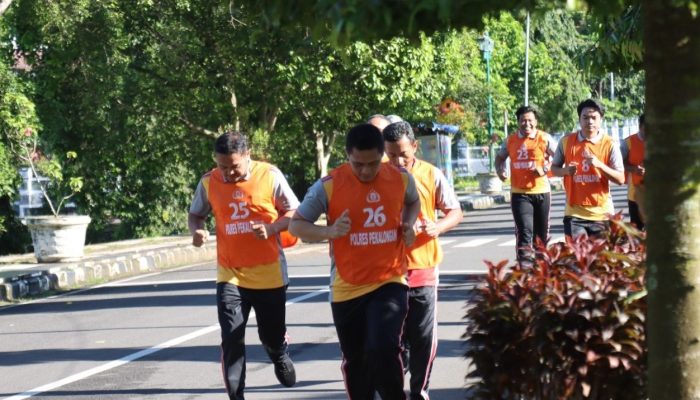 Jaga Kondisi Fisik, Lari 12 Menit, Sit Up, Pull Up, Push Up dan Shuttle Run