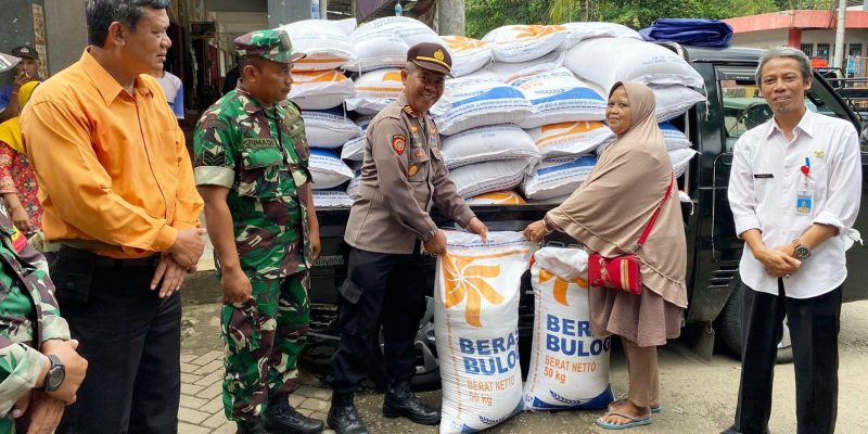 TNI – Polri di Purbalingga Pantau Operasi Pasar Beras di Pasar Segamas