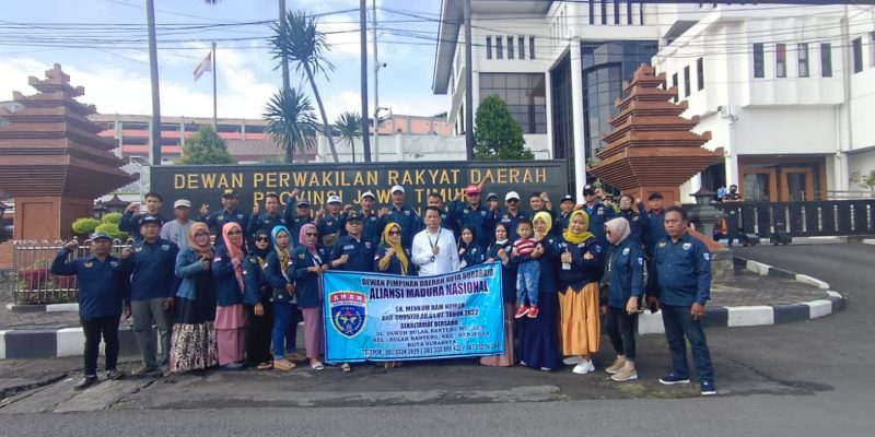 Jum’at Berkah, DPD AMAN Kota Surabaya Berbagi dan Peduli Terhadap Masyarakat