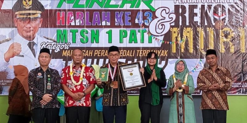15.000 Prestasi MTsN 1 Pati Pecahkan Rekor MURI Madrasah Peraih Medali Terbanyak