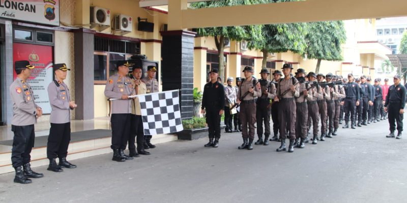 Kapolres Pekalongan Lepas 12 Bintara Remaja Ikuti Pembinaan Tradisi Pembaretan
