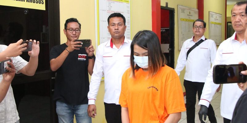 Wanita Cantik Ini Terancam 5 Tahun Penjara Usai Gelapkan Uang 200juta, Begini Kronologinya!