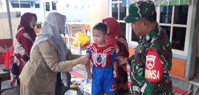 Bulan Suci Ramadhan, Babinsa Tetap Laksanakan Pendampingan Posyandu