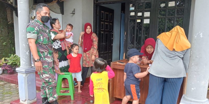Babinsa Dampingi Posyandu, Ajak Ibu-ibu Peduli Kesehatan Balita