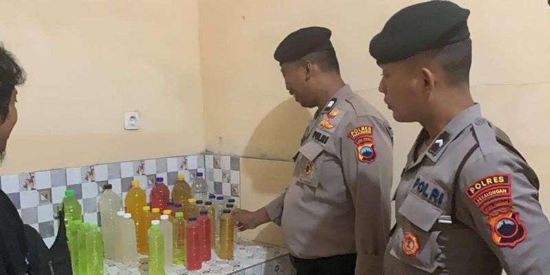 Polisi Sita Puluhan Botol Miras di Tempat Kos