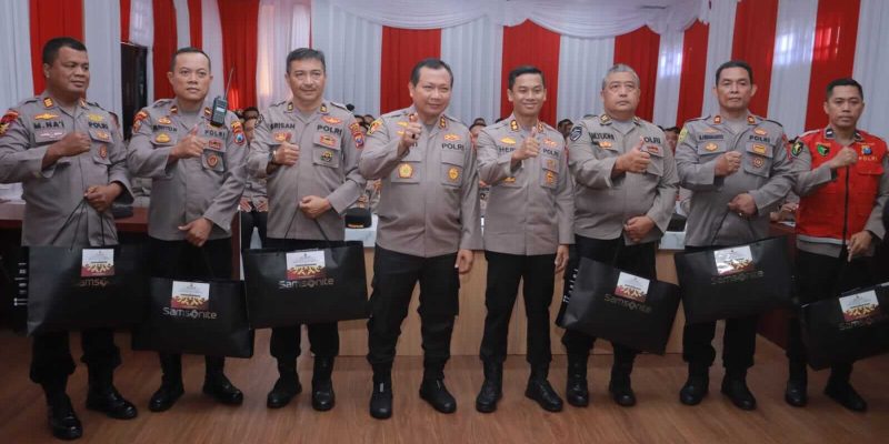Kapolda Jatim Beri Apresiasi Kepada Sejumlah Personel Polres Jember