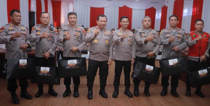 Kapolda Jatim Beri Apresiasi Kepada Sejumlah Personel Polres Jember