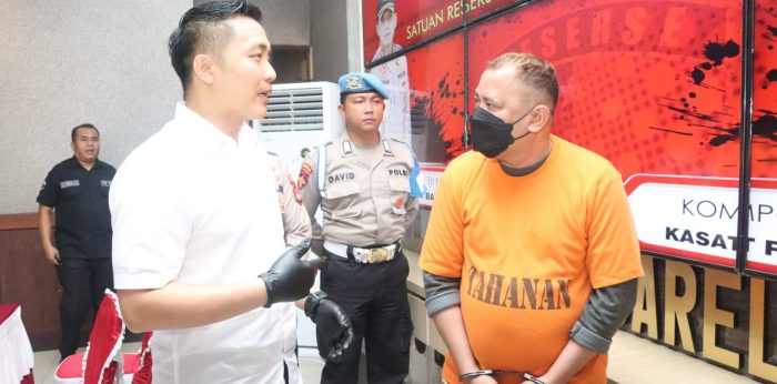 Kasat Reskrim Polresta Barelang Gelar Konferensi Pers Ungkap Tindak Pidana Pengiriman PMI Ilegal ke Negara Malaysia