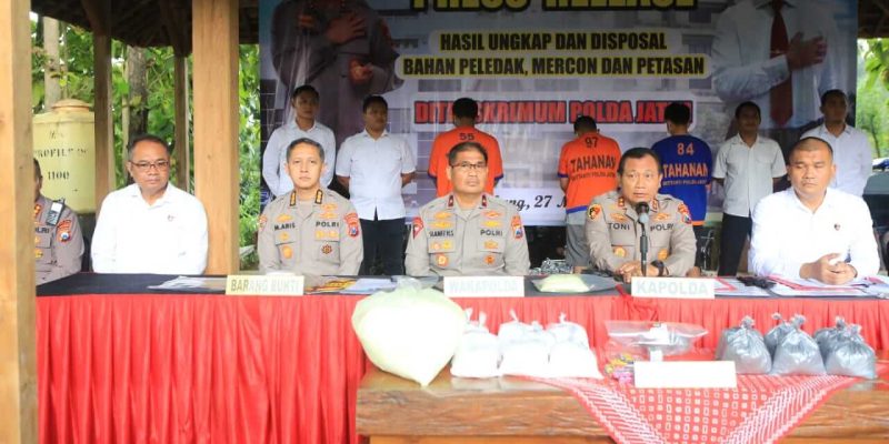 Polda Jatim Berhasil Amankan Penjual Bahan Peledak Petasan Seberat 231 Kilogram