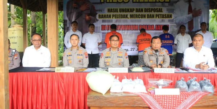 Polda Jatim Berhasil Amankan Penjual Bahan Peledak Petasan Seberat 231 Kilogram