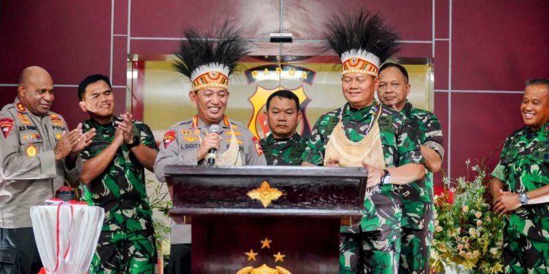 Ratas Bareng Presiden, Kapolri Tegaskan TNI-Polri Kawal Seluruh Kebijakan di Papua