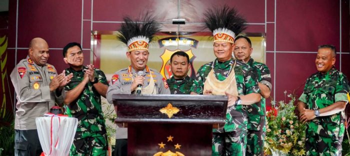 Ratas Bareng Presiden, Kapolri Tegaskan TNI-Polri Kawal Seluruh Kebijakan di Papua