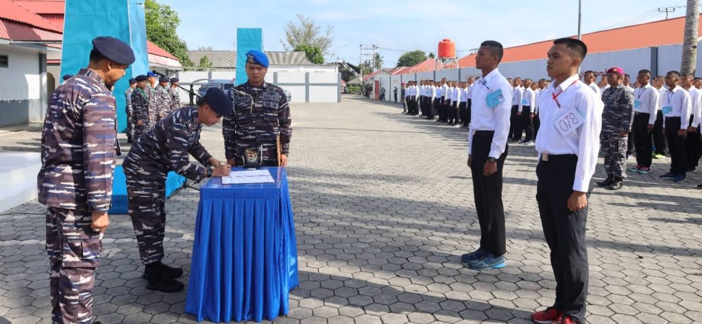 Danlantamal IV Serahkan 266 Calon Siswa Bintara & Tamtama Dari Lima Wilayah Kepada KA LAPETAL