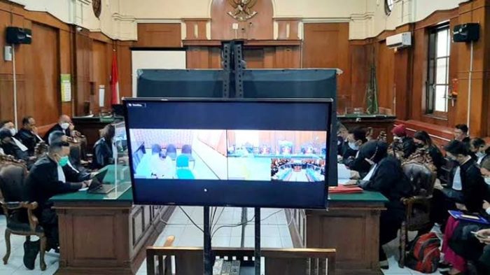 Pengadilan Negeri Surabaya Memvonis Pada Tiga Terdakwa Wahyu Setyo Pranoto, Bambang Sidik Achmadi, Hasdarman Terkait Tragedi Kanjuruhan.