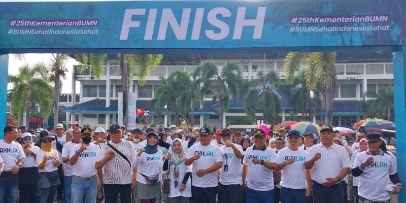 HUT BUMN Ribuan Masyarakat Kota Pekalongan Ramaikan Gerak Jalan Bersama