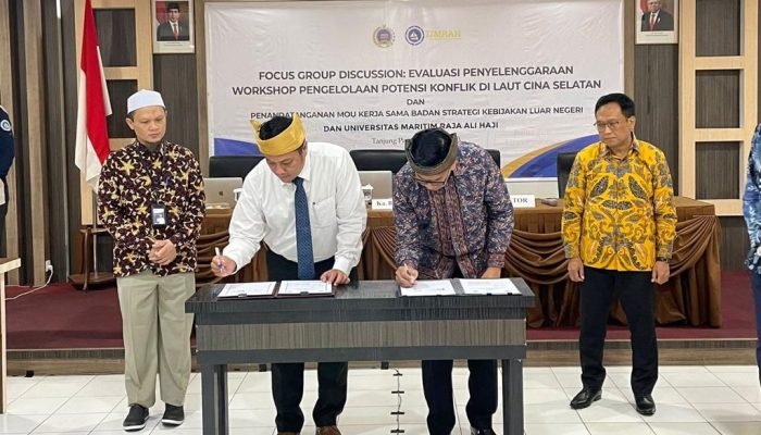 BSKLN Kemlu Jalin Kerja Sama dengan UMRAH: Pembentukan Pusat Studi Laut China Selatan dan Pusat Studi Laut Natuna Utara