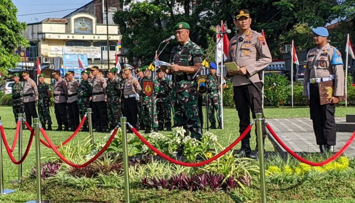Mantapkan Sinergitas di Wilayah, Danrem Wijayakusuma Pimpin Apel Sinergitas dan Patroli Skala Besar Banyumas