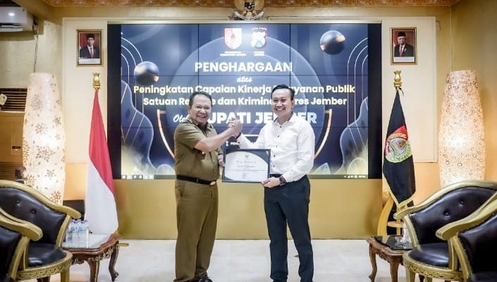 Sebanyak 27 Personel Satreskrim Polres Jember Terima Penghargaan dari Bupati