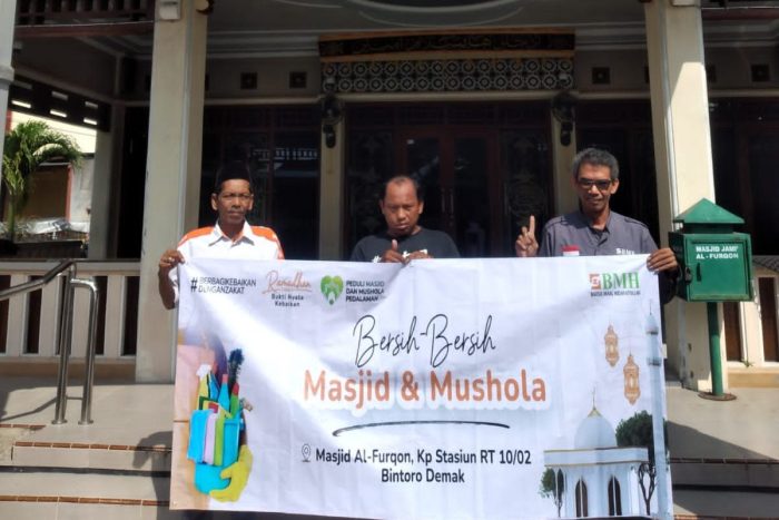 LAZNAS BMH dan WG SANINDO Santri Indonesia Bersih Bersih Masjid & Musholla serentak se Jawa Tengah