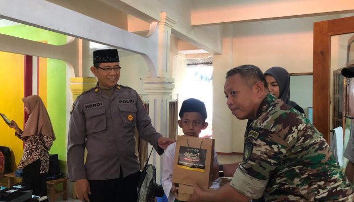 Polres Bondowoso Layani Khitan Masal Gratis di Jumat Curhat