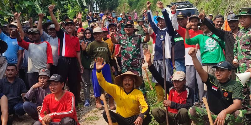 300 Warga Desa Sembung Dan Desa Ketangan Laksanakan Karya Bakti