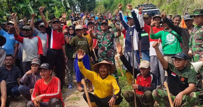300 Warga Desa Sembung Dan Desa Ketangan Laksanakan Karya Bakti