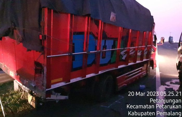 Kecelakaan di Tol Pemalang-Batang, Polisi Evakuasi 5 Orang Korban ke Rumah Sakit
