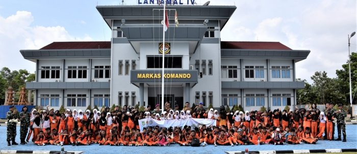Memperkenalkan TNI AL Kepada Generasi Penerus Siswa SD 004 Batam di Ajak Berkeliling Mako Lantamal IV Batam