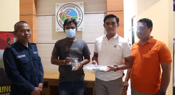 Tim Satreskoba Polres Situbondo Berhasil Menangkap Pengedar Dan Menyita 907 Butir Pil Trex