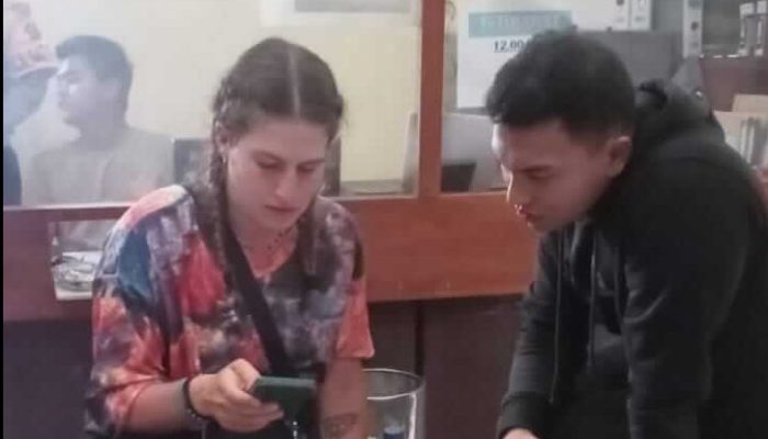 Turis Asal Jerman Jadi Korban Pencurian 4 Pelajar di Samosir