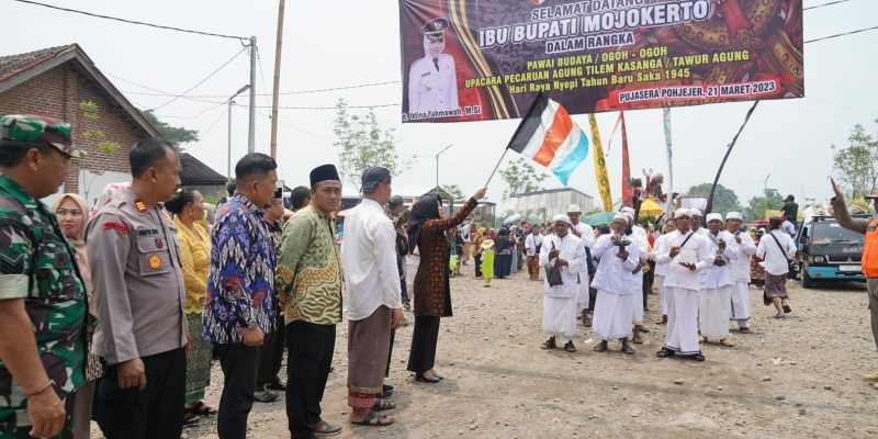 Bupati Mojokerto Turut Ramaikan Pawai Ogoh-Ogoh di Desa Pohjejer