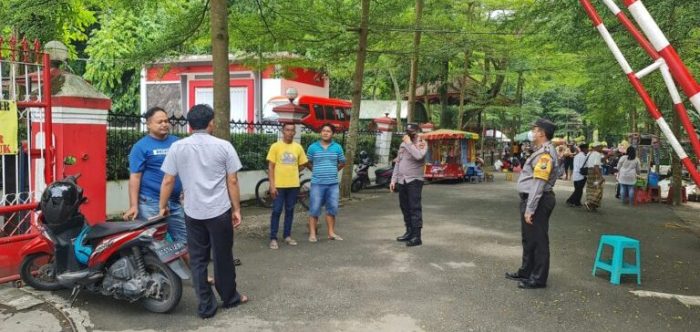Patroli siang hari berikan himbauan kepada juru parkir Wisata kebun Rojo