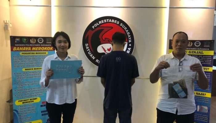 Satresnarkoba Polrestabes Surabaya Mengamankan Pengedar 12 Paket Sabu