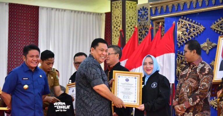 Bupati Musi Rawas Menerima Penghargaan Dukung Pembentukan Dewita Bersinar