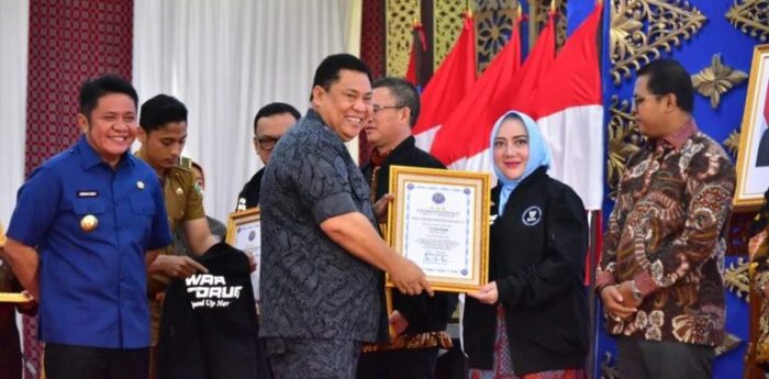 Bupati Musi Rawas Menerima Penghargaan Dukung Pembentukan Dewita Bersinar