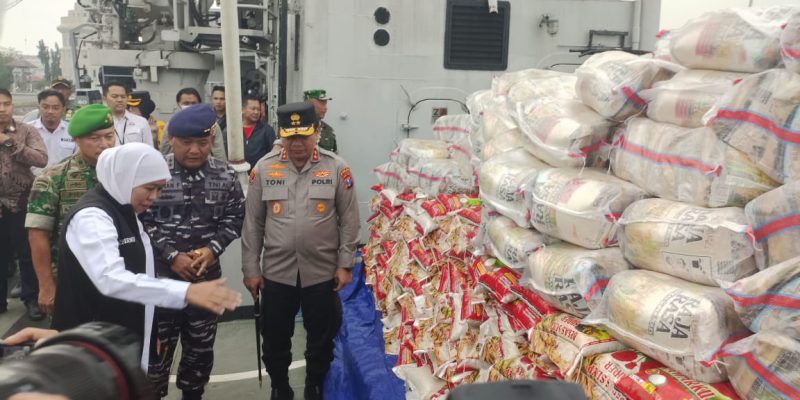 Forkopimda Jawa Timur Distribusikan Bahan Pokok ke Pulau Masalembu