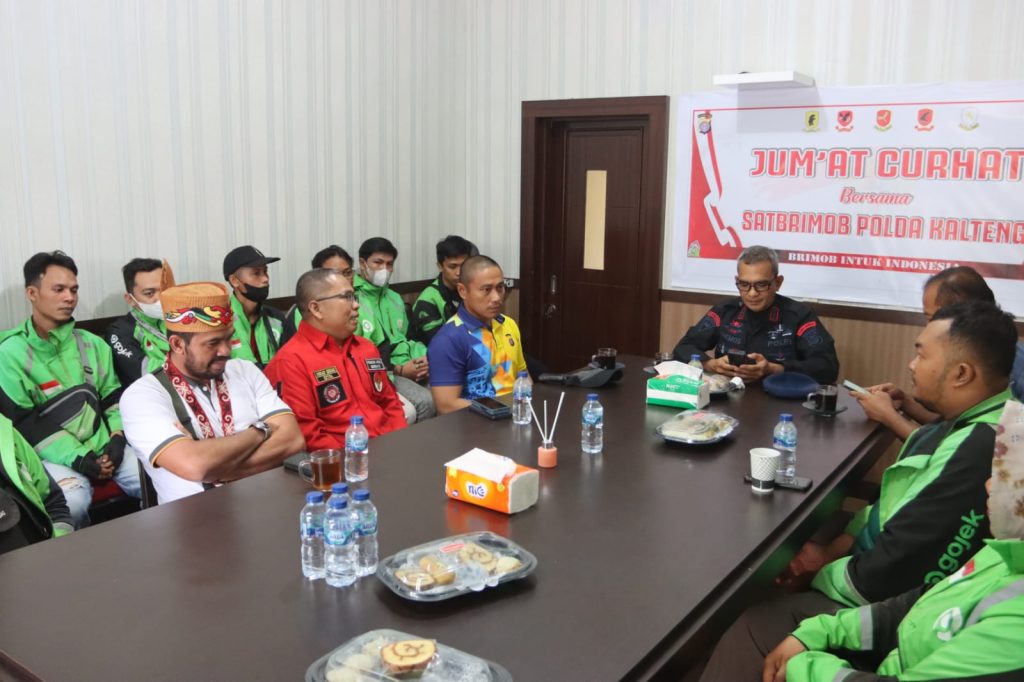 jumat-curhat-bersama-brimob-kalteng-masyarakat-minta-brimob-ikut-patroli-dan-tertibkan-bali