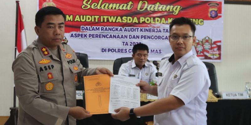 Penyerahan Tabulasi Dari Tim Audit Kinerja Itwasda Polda Kalteng Di Polres Gumas