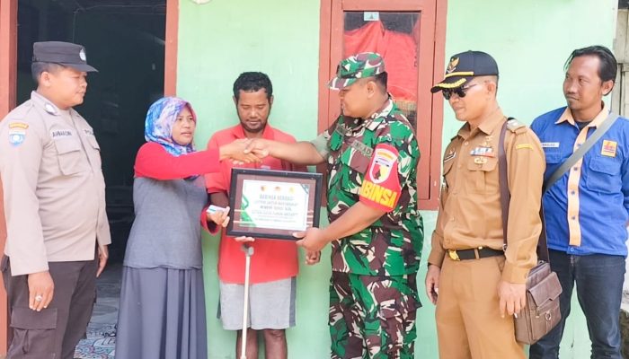 Gunakan uang Pribadi, Babinsa Kodim Bojonegoro bantu warga Pasang Listrik Gratis