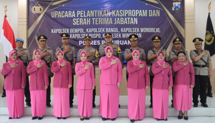 Kapolres Pasuruan Pimpin Upacara Sertijab Kasi Propam dan Sertijab Kapolsek Jajaran