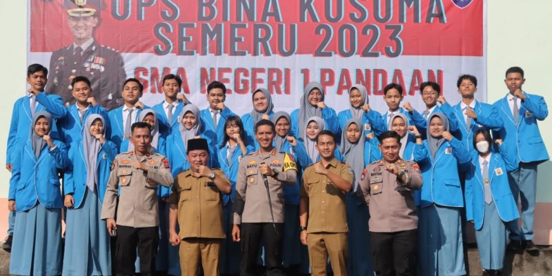 Kapolres Pasuruan Pimpin Upacara Di SMAN 1 Pandaan Dalam Rangka Operasi Bina Kusuma 2023