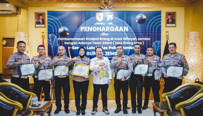 Satlantas Polres Jember Raih Penghargaan Dari Bupati Jember