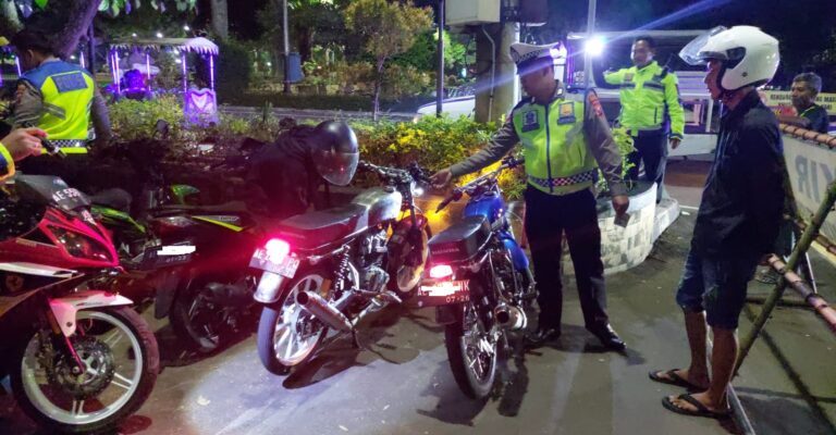Puluhan Motor Knalpot Brong Diamankan Sat lantas Polres Magetan Pada Giat Patroli Malam Akhir Pekan