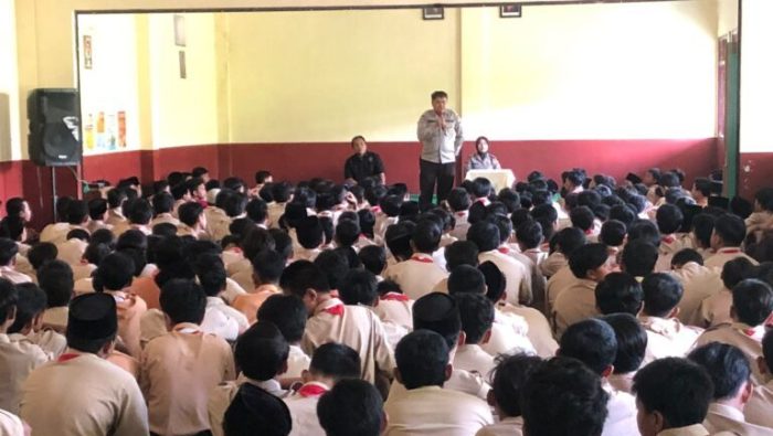 Polsek Jabung Sosialisasikan Penerimaan Polri T.A. 2023 di SMK Sunan Kalijaga Jabung Malang