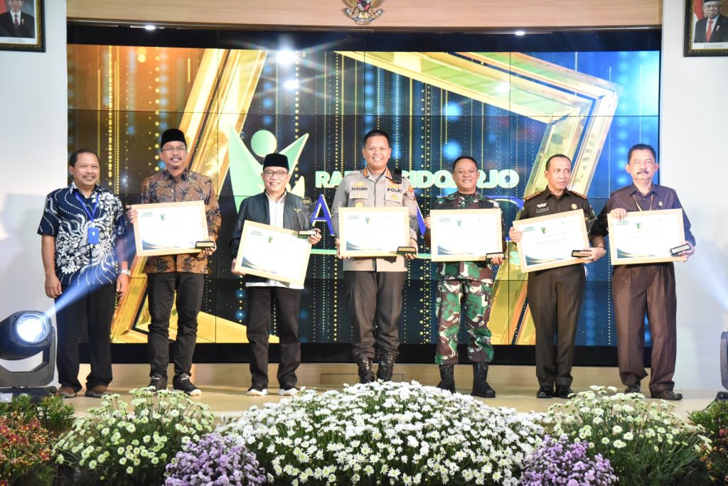 gus-muhdlor-dinobatkan-sebagai-tokoh-penggerak-pembangunan-infrastruktur-sidoarjo