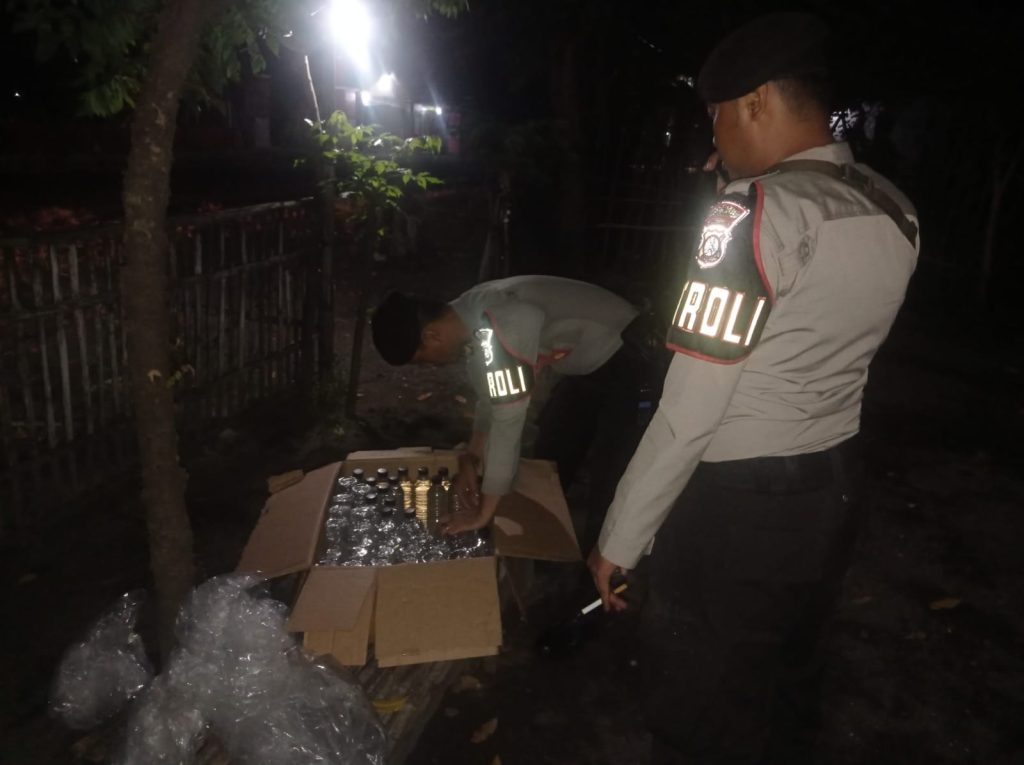 operasi-cipta-kondisi-ramadhan-samapta-polres-situbondo-berhasil-sita-miras-jenis-arak