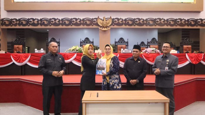 Bupati Mojokerto Sampaikan Nota Penjelasan Tiga Raperda Kabupaten Mojokerto