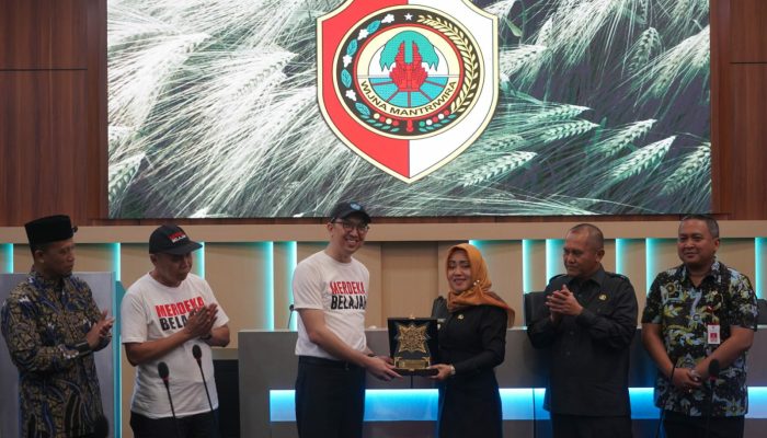 Tingkatkan Program Penggerak Guru di Bumi Majapahit, Bupati Ikfina Terima Kunker Dirjen PAUD-Dikdasmen Kemendikbud Ristek